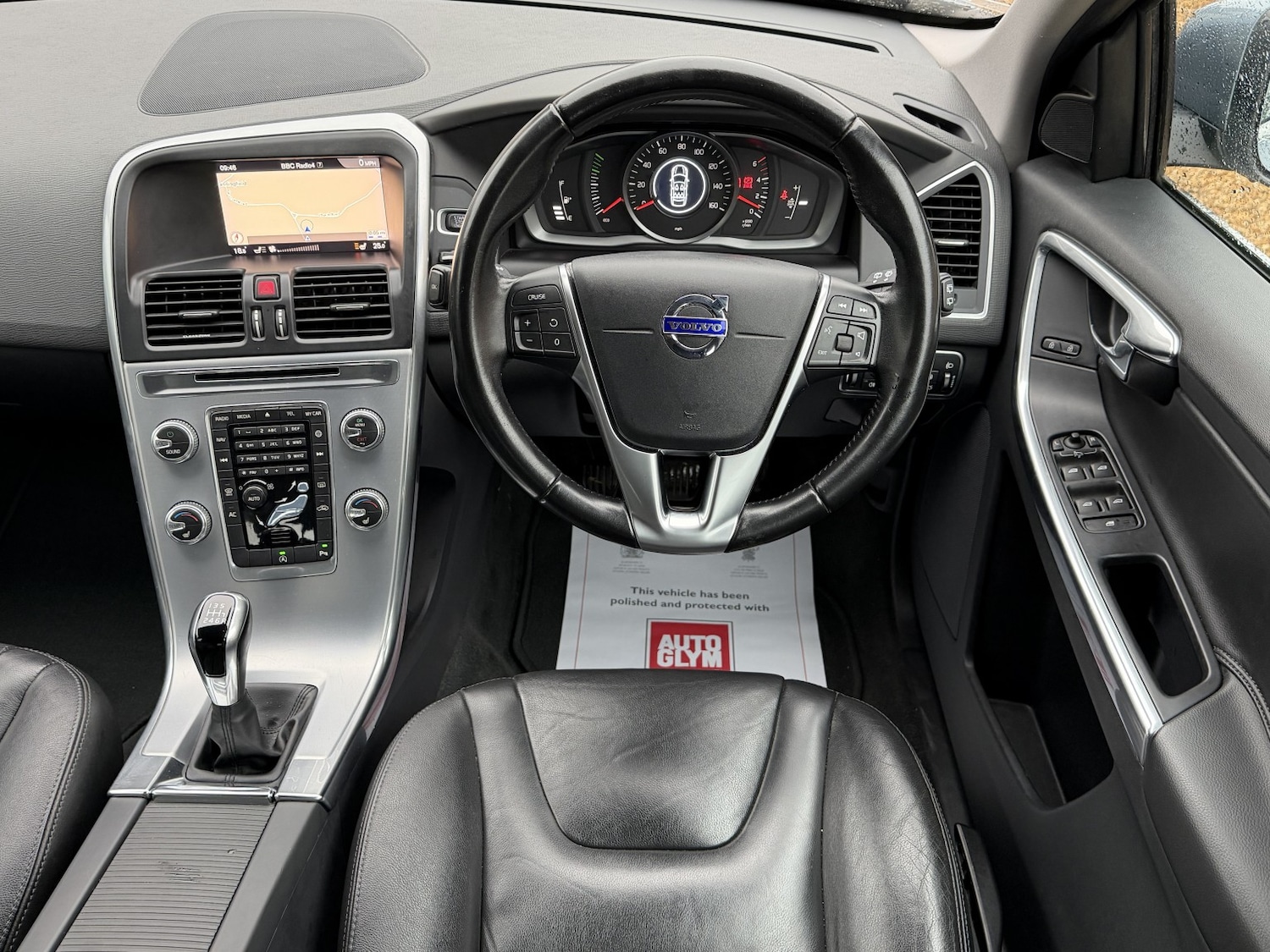 Used Volvo XC60 2017 for sale - 76979539: Photo 2