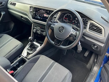 Used Volkswagen T-Roc 2021 for sale - 76793759: Photo