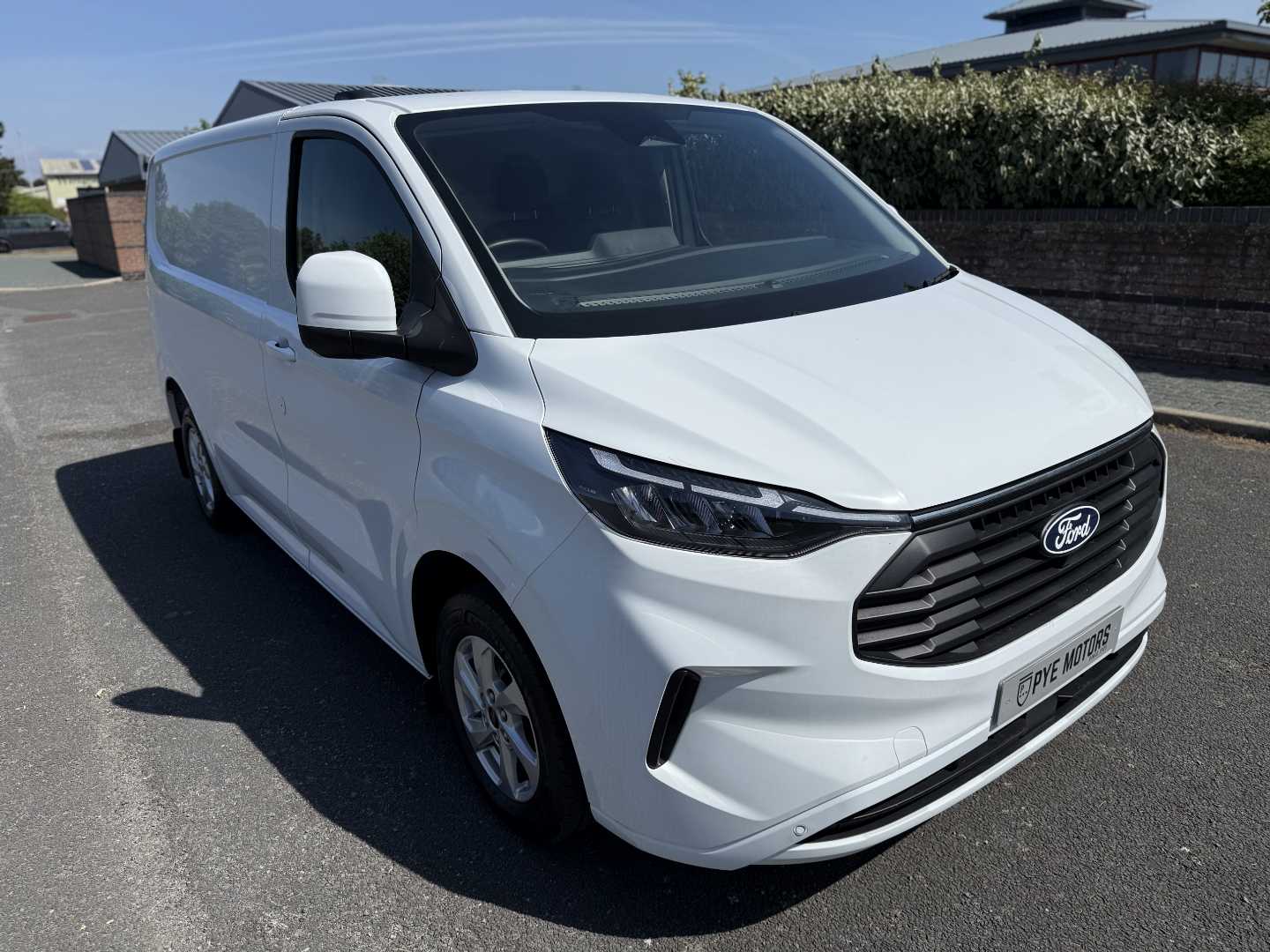 Used Ford Transit Custom 2024 for sale - 76466209: Photo 1
