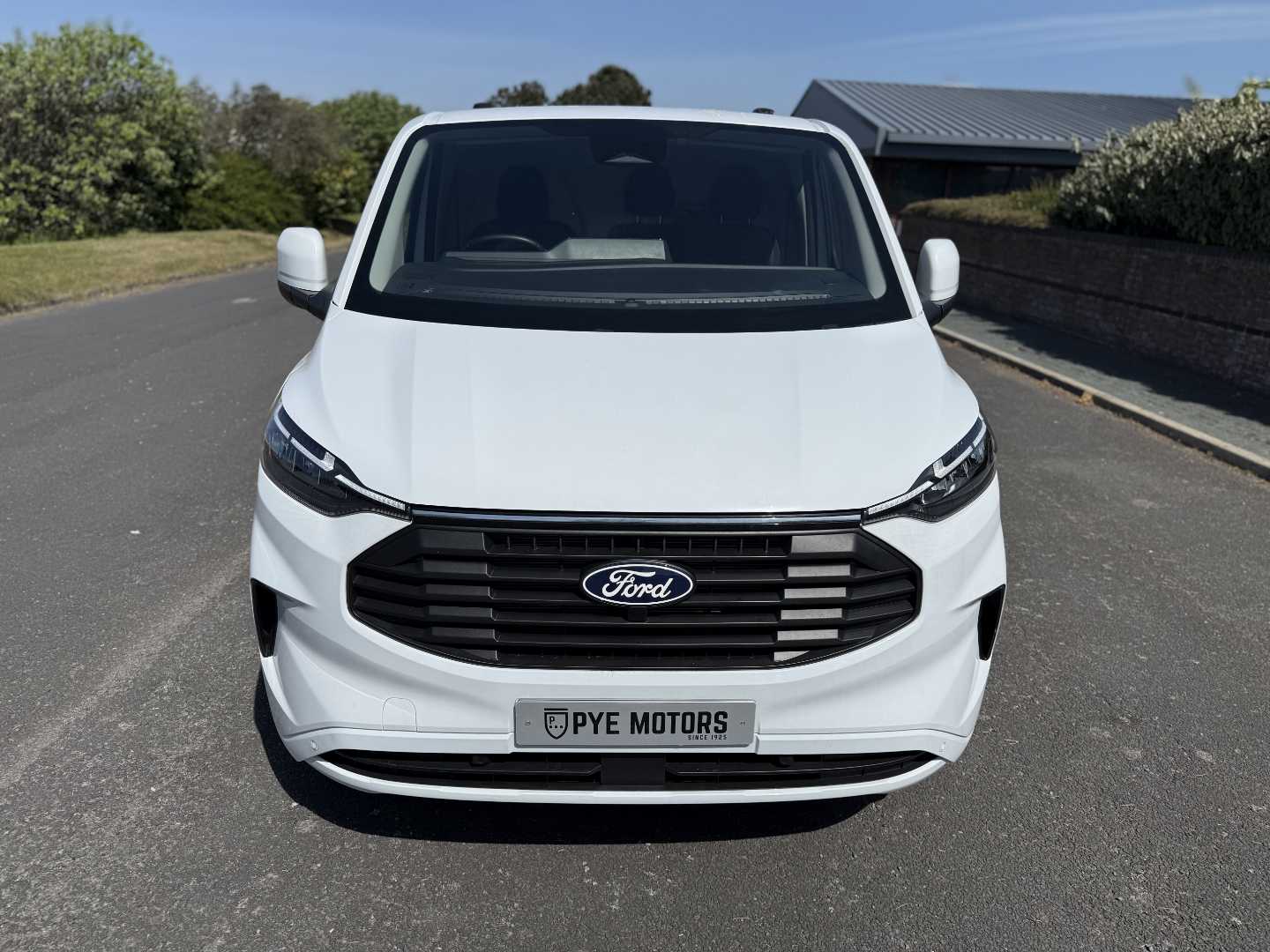 Used Ford Transit Custom 2024 for sale - 76466209: Photo 2