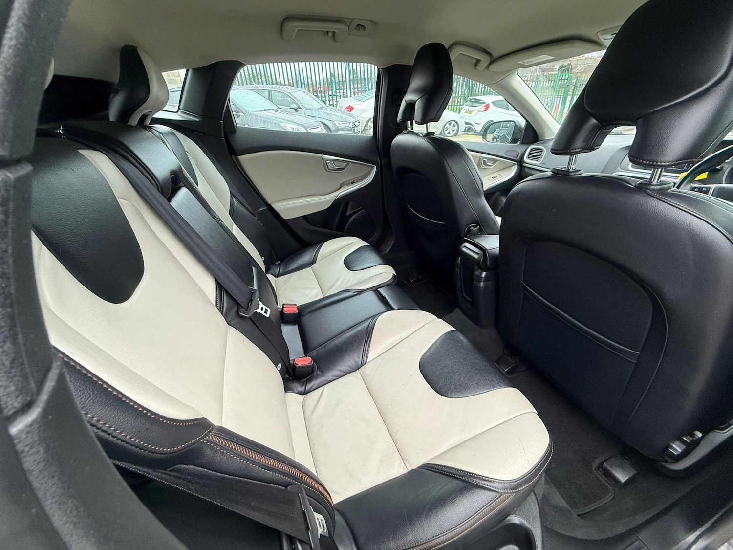 Used Volvo V40 2015 for sale - 77359111: Photo 14