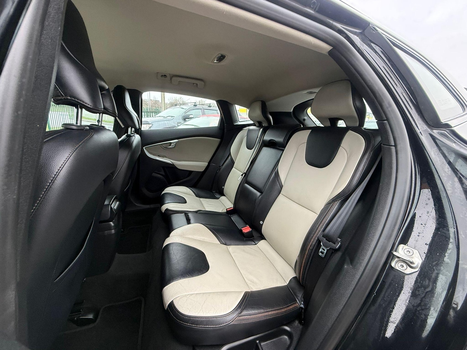 Used Volvo V40 2015 for sale - 77359111: Photo 15