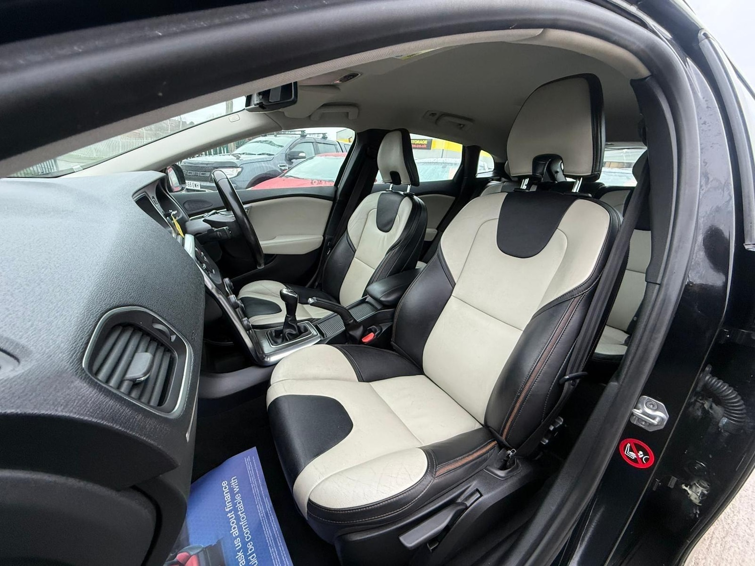 Used Volvo V40 2015 for sale - 77359111: Photo 24