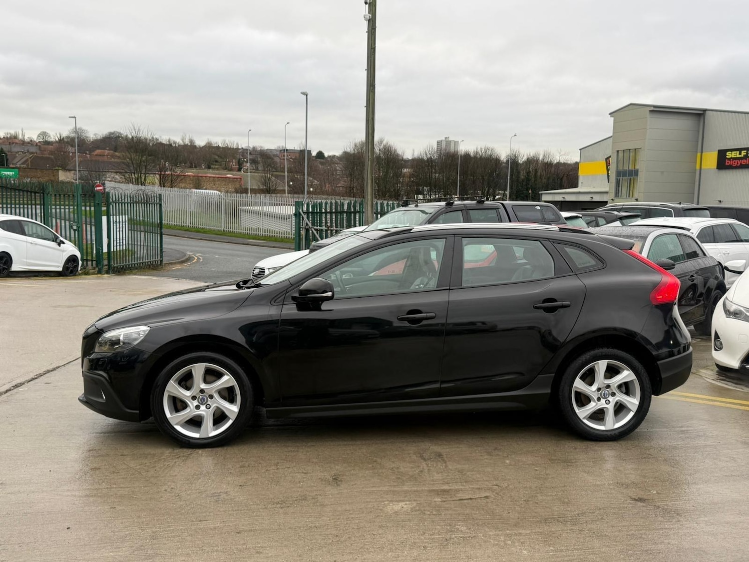 Used Volvo V40 2015 for sale - 77359111: Photo 5