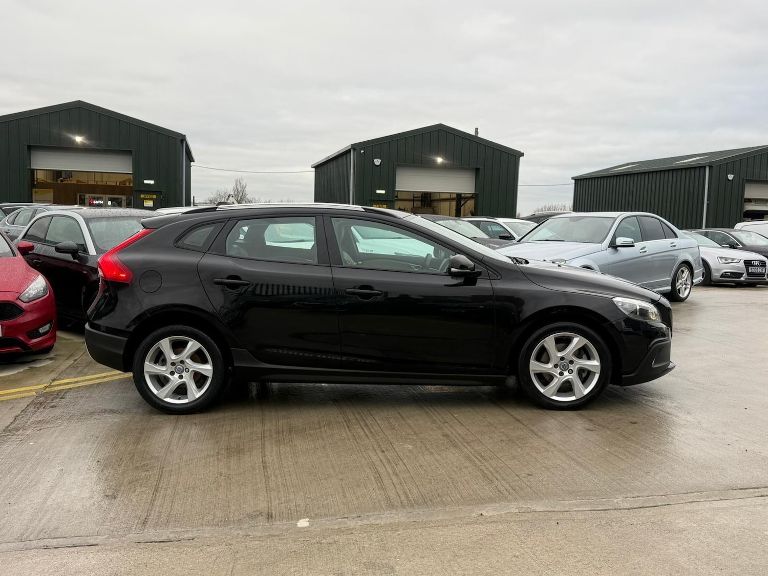 Used Volvo V40 2015 for sale - 77359111: Photo 8