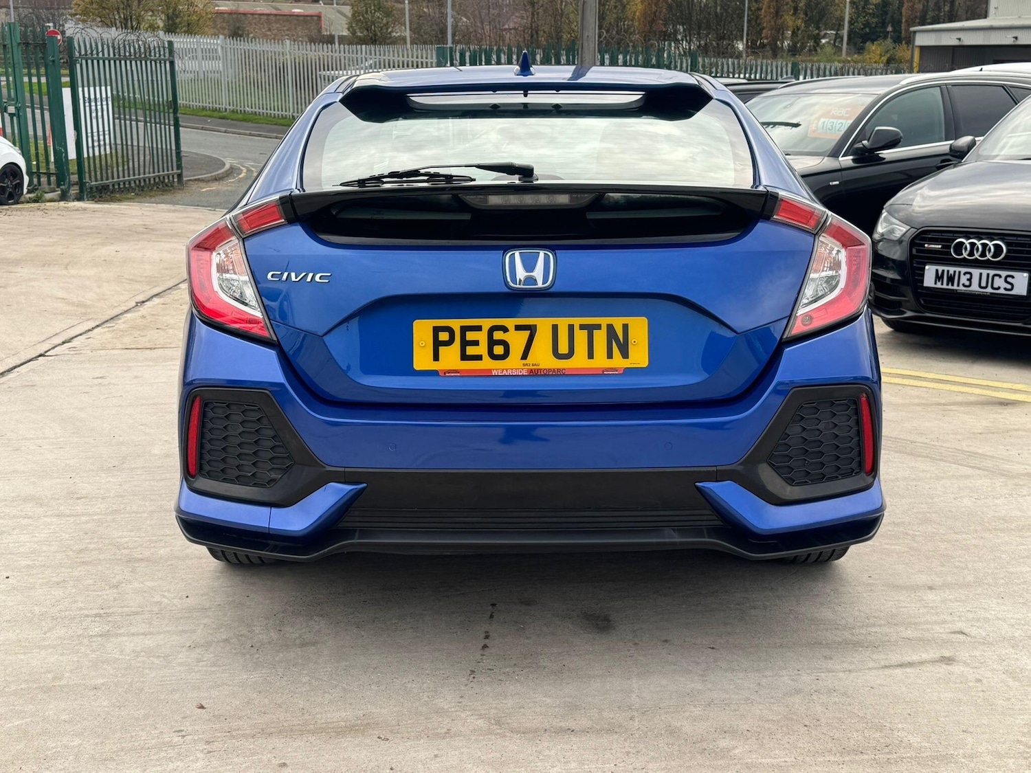 Used Honda Civic 2017 for sale - 76990696: Photo 9