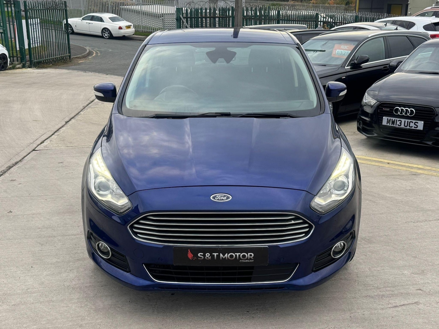 Used Ford S-Max for sale - 76550289: Photo 2