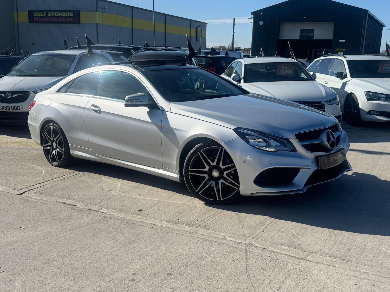 Used Mercedes-Benz E Class for sale - 77940708: Photo 2