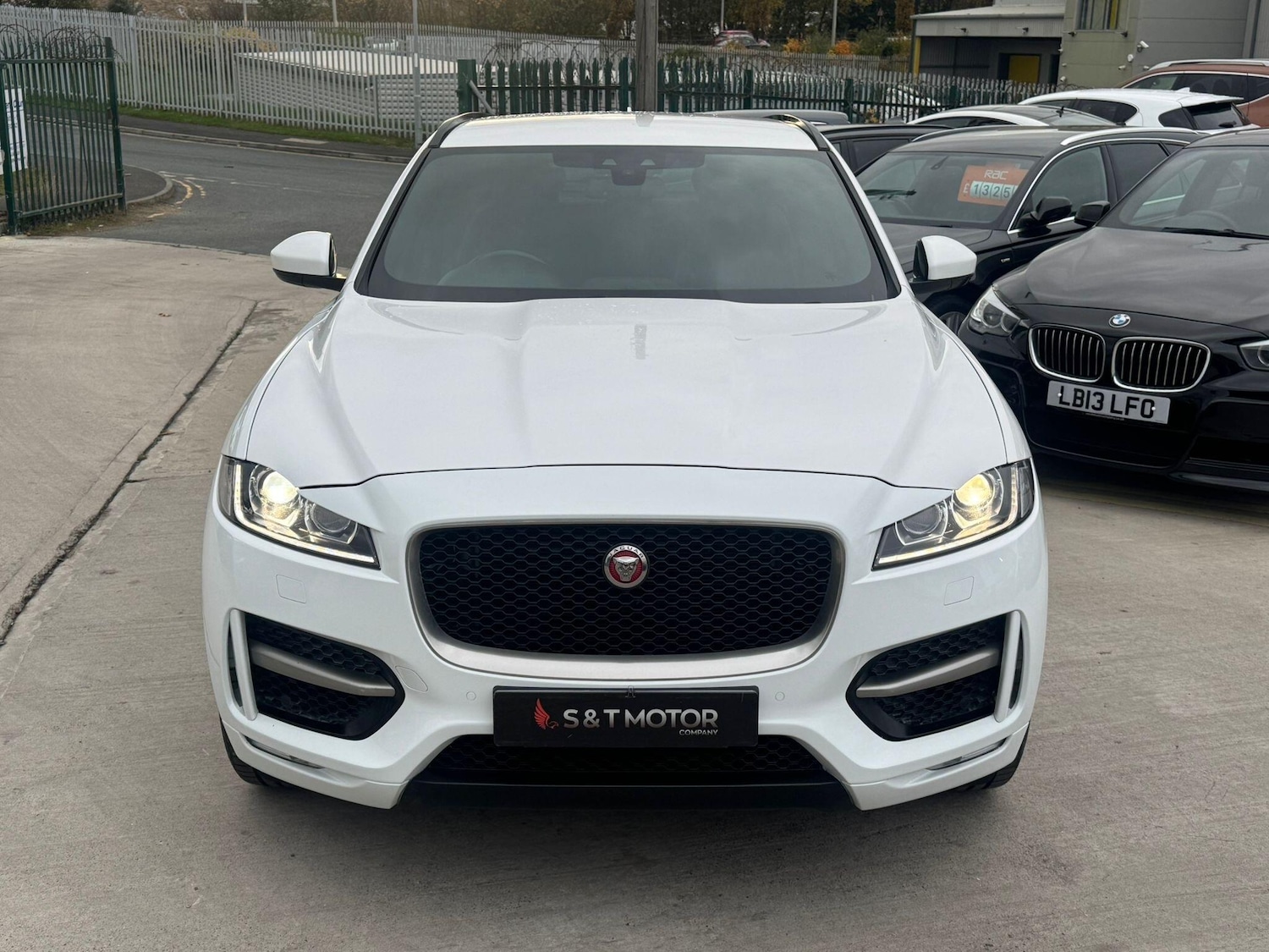 Used Jaguar F-Pace 2017 for sale - 76485274: Photo 2