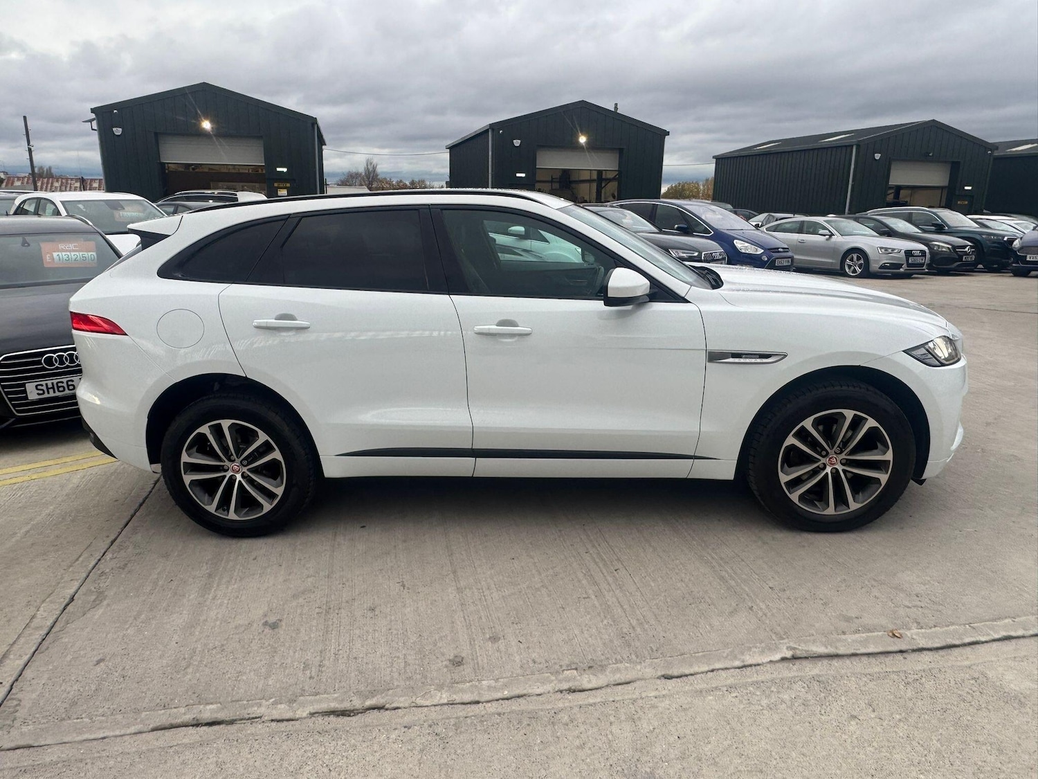 Used Jaguar F-Pace 2017 for sale - 76485274: Photo 7
