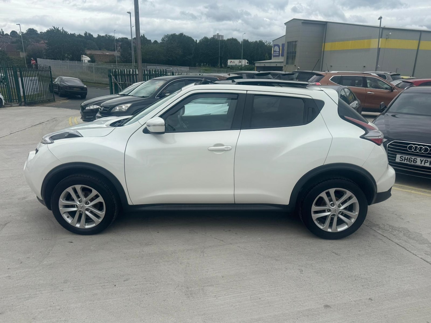 Used Nissan Juke 2016 for sale - 75327430: Photo 8