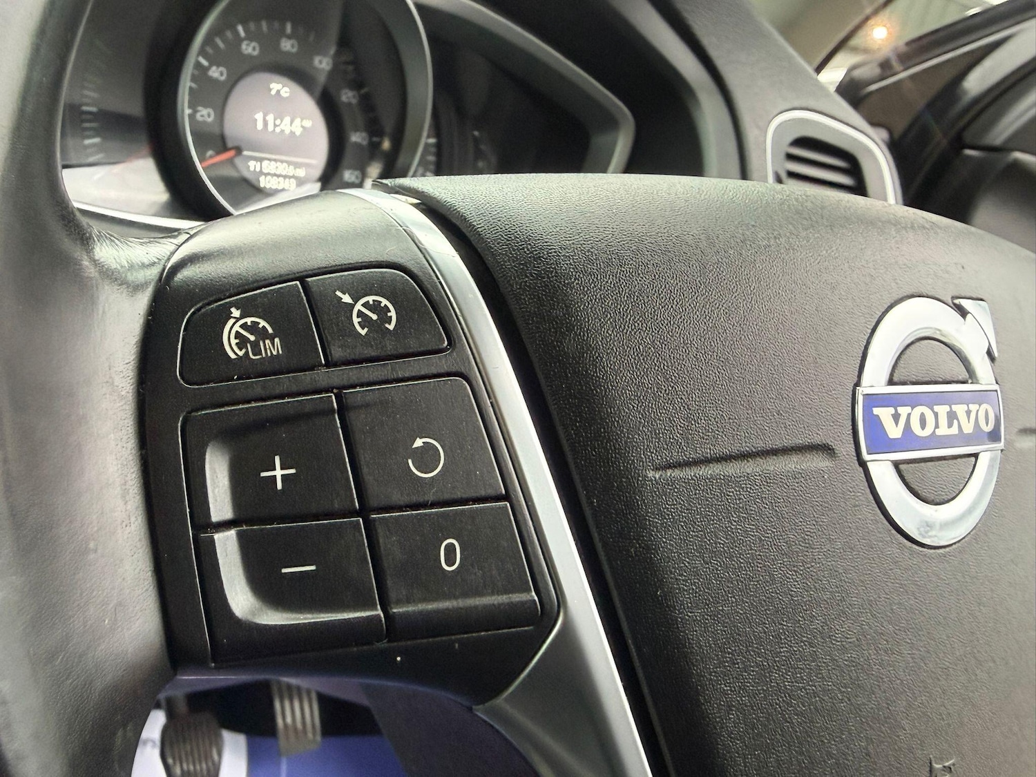 Used Volvo V40 2015 for sale - 77060155: Photo 16