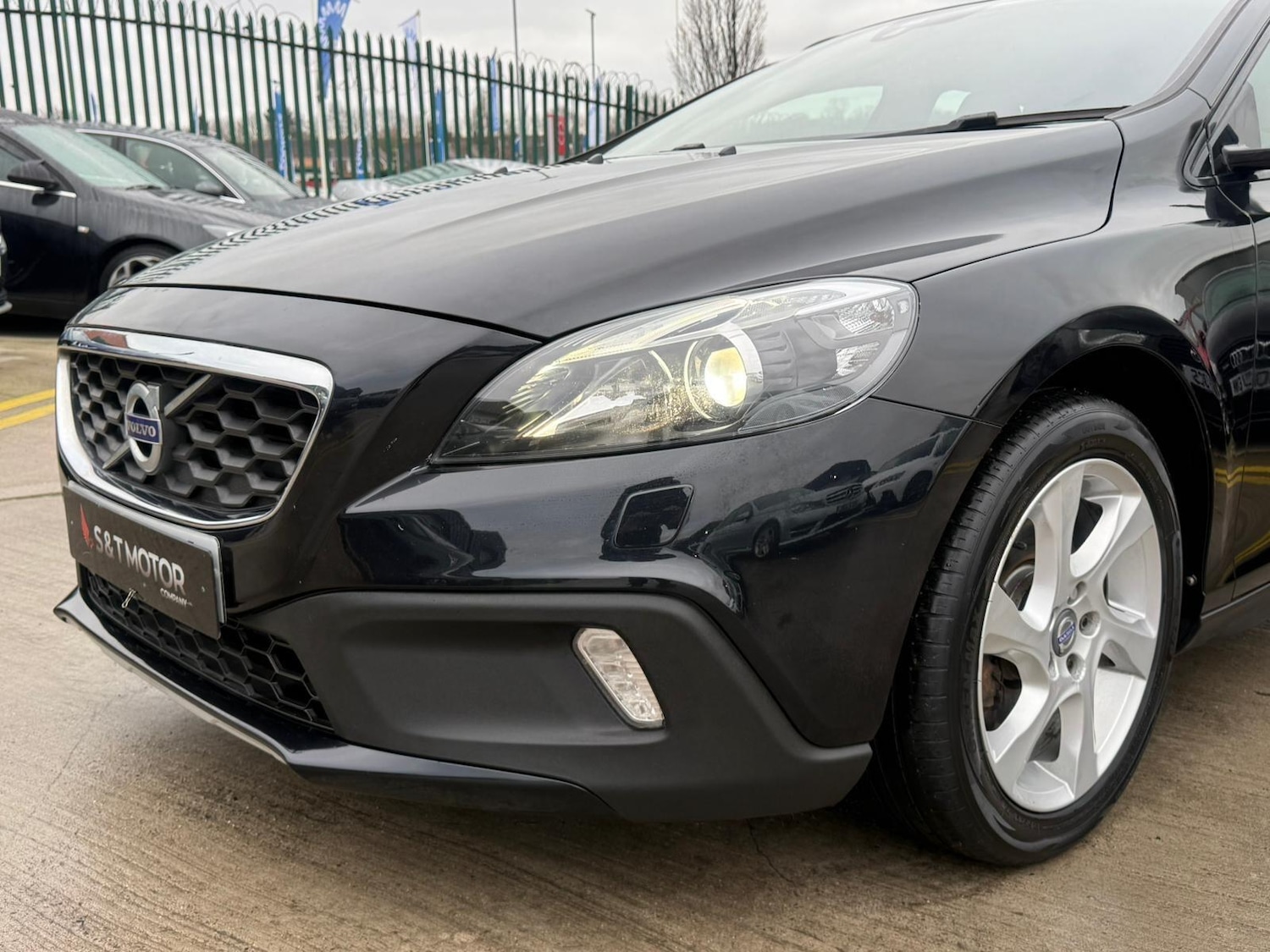Used Volvo V40 2015 for sale - 77060155: Photo 27