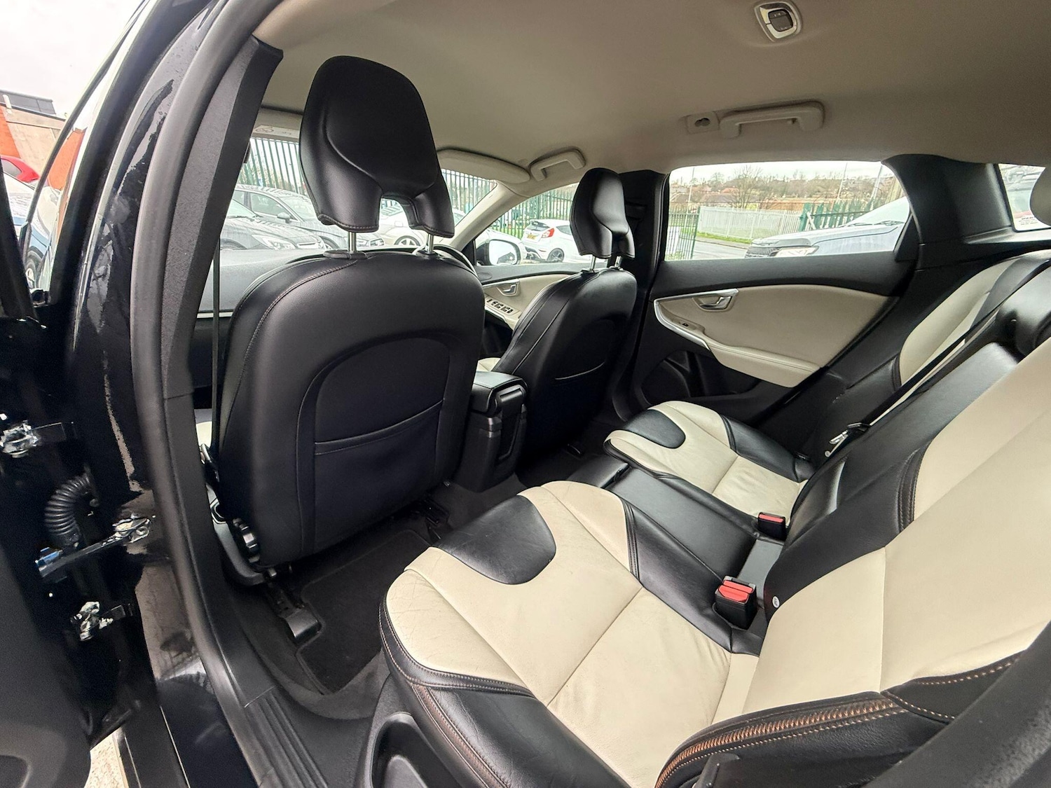 Used Volvo V40 2015 for sale - 77060155: Photo 31