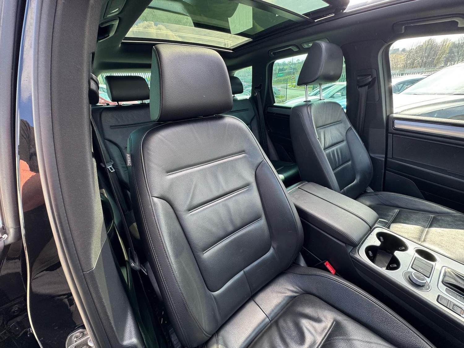 Used Volkswagen Touareg 2015 for sale - 76700667: Photo 16