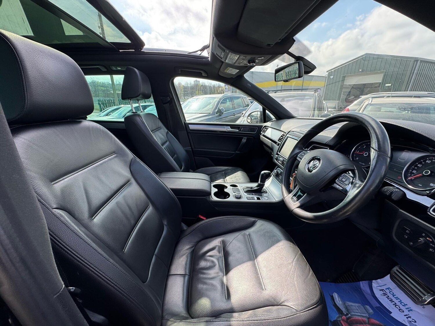 Used Volkswagen Touareg 2015 for sale - 76700667: Photo 17