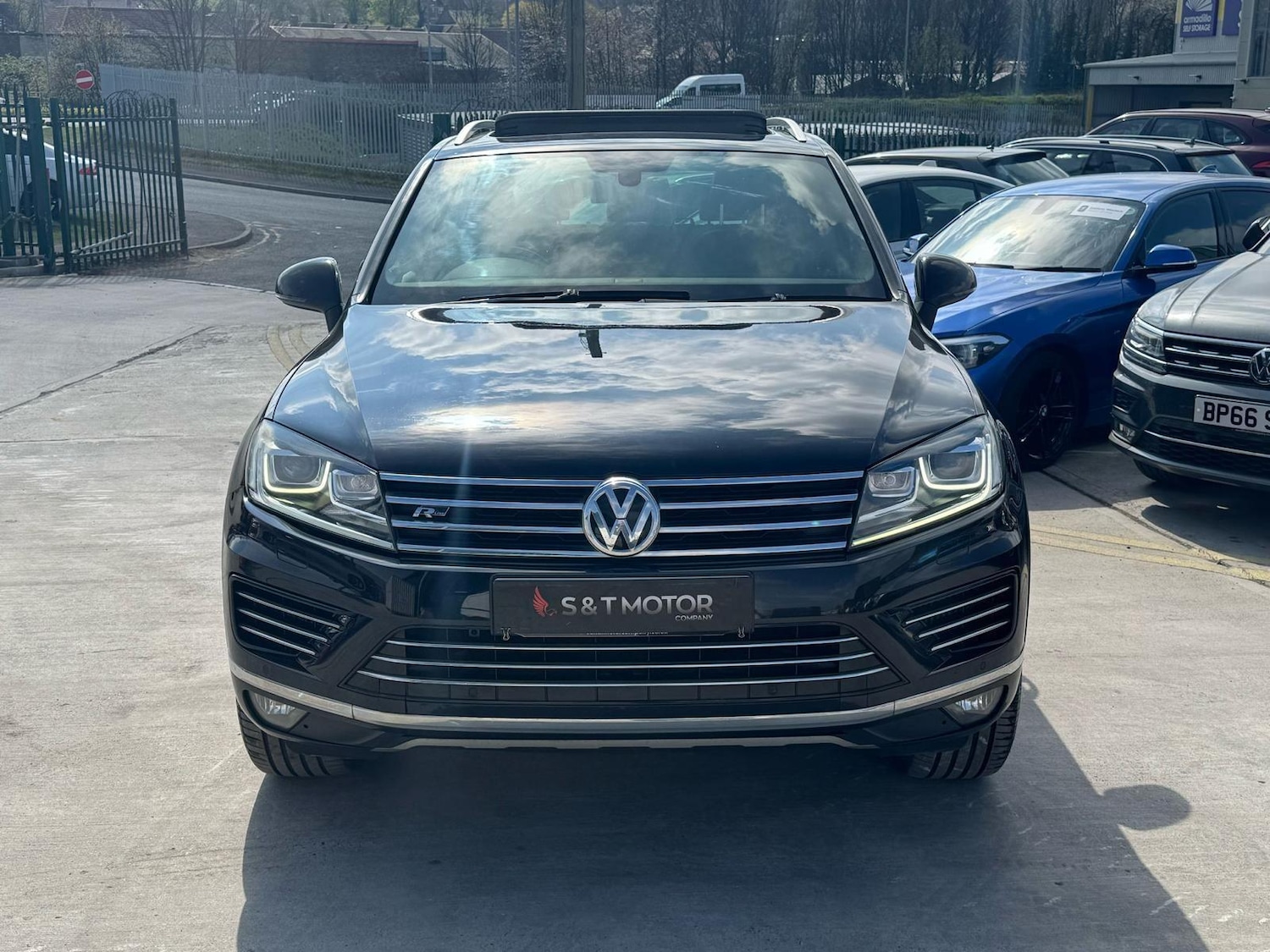 Used Volkswagen Touareg 2015 for sale - 76700667: Photo 2