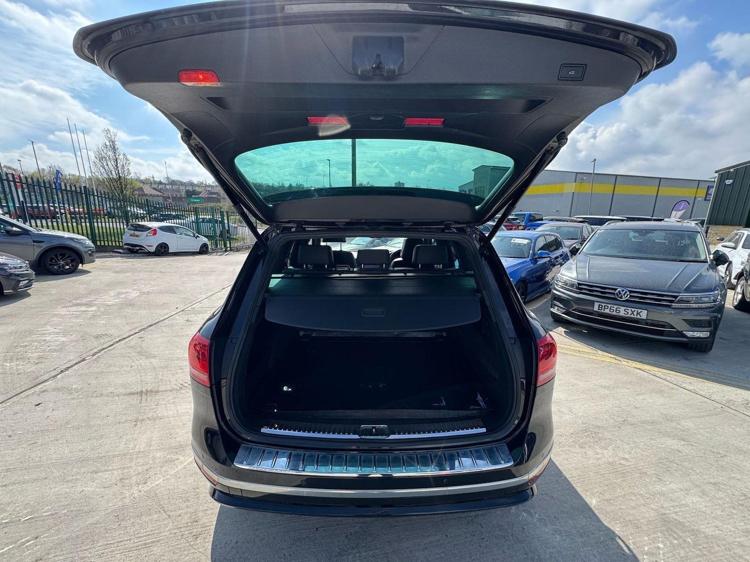 Used Volkswagen Touareg 2015 for sale - 76700667: Photo 24