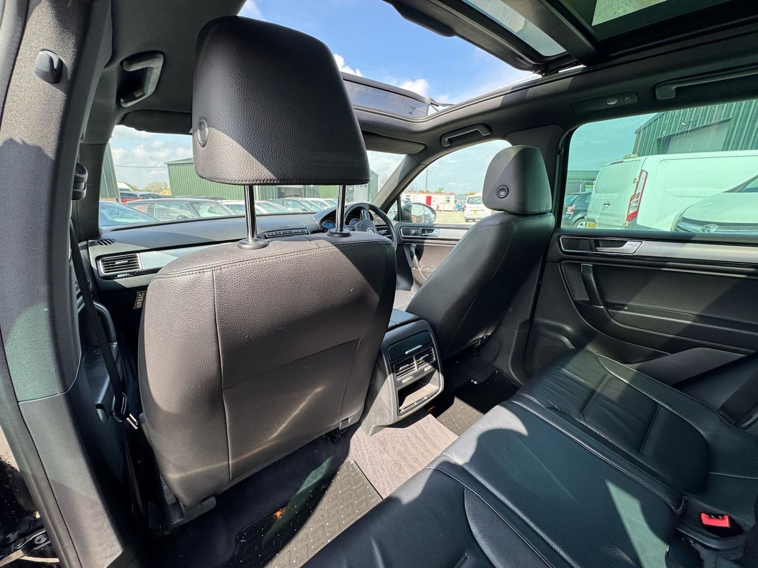 Used Volkswagen Touareg 2015 for sale - 76700667: Photo 27