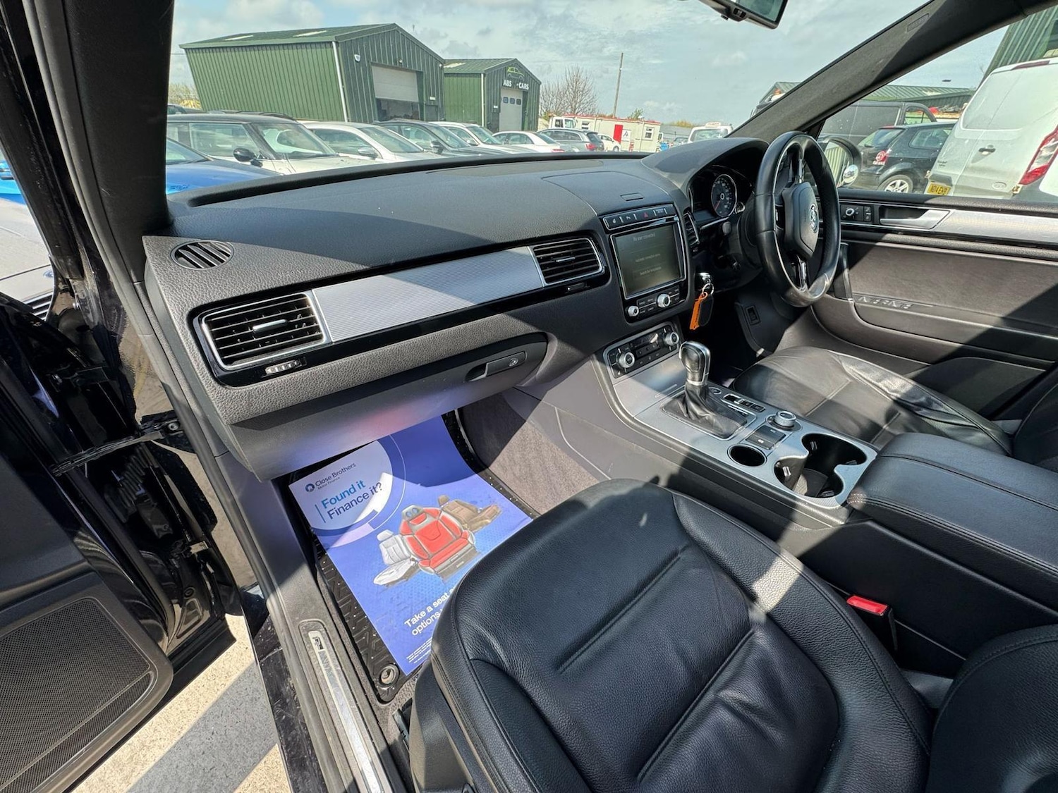 Used Volkswagen Touareg 2015 for sale - 76700667: Photo 32