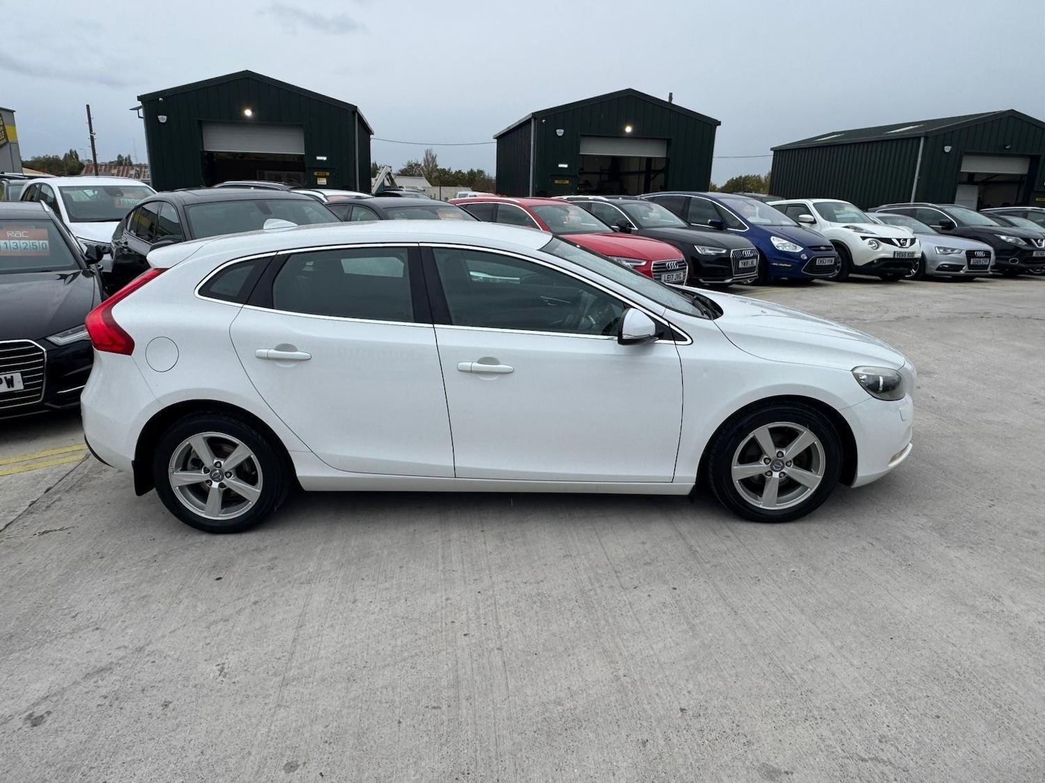 Used Volvo V40 2012 for sale - 76398798: Photo 10