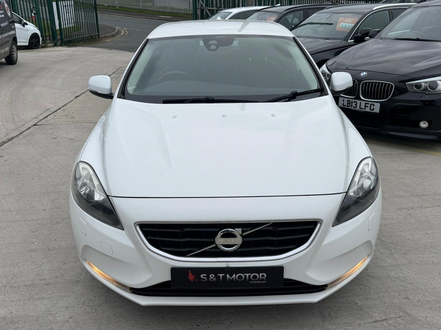 Used Volvo V40 2012 for sale - 76398798: Photo 2