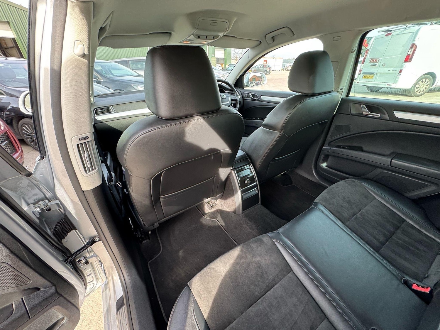 Used Skoda Superb 2011 for sale - 76995936: Photo 19