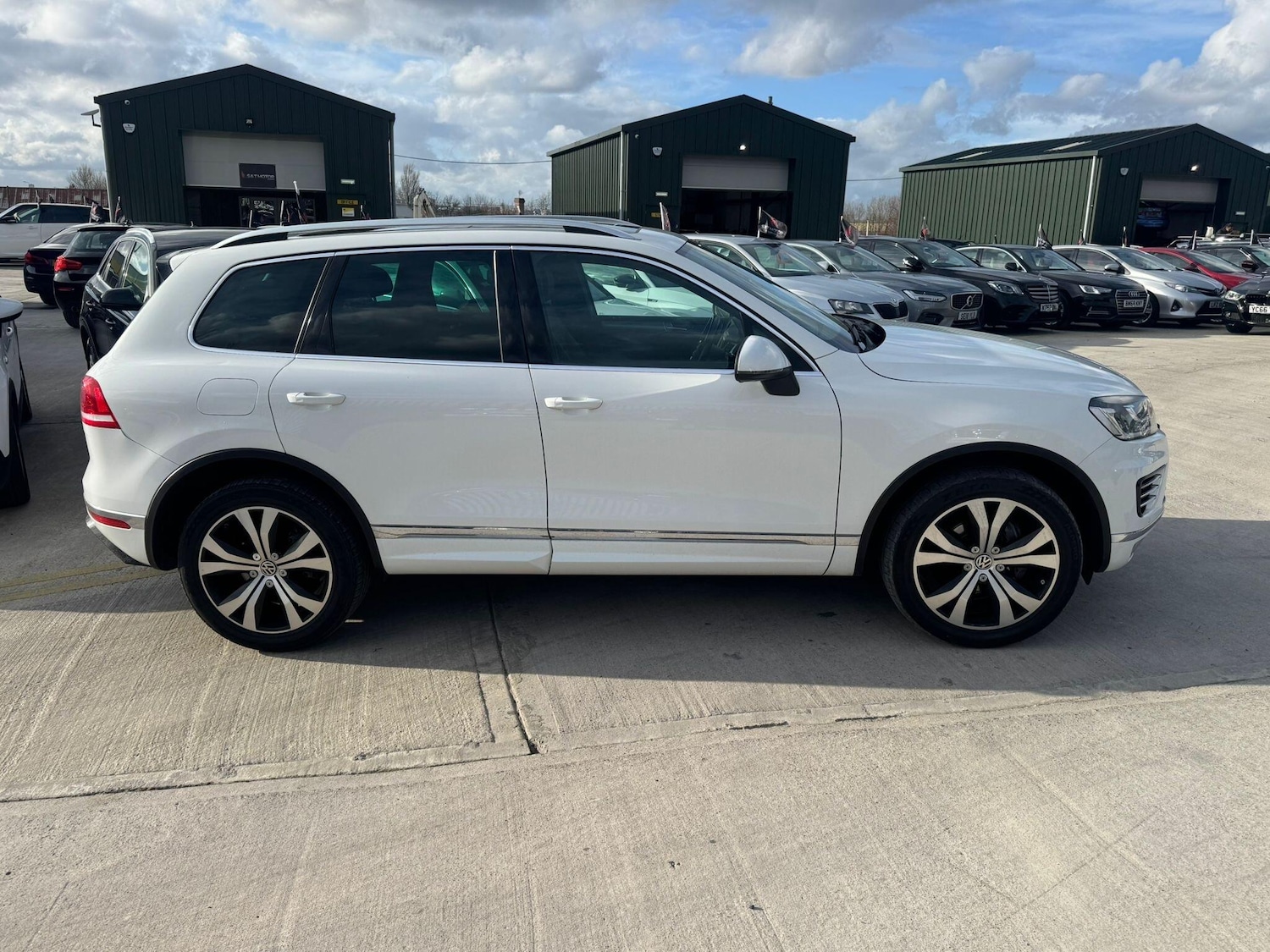 Used Volkswagen Touareg 2015 for sale - 77892202: Photo 10