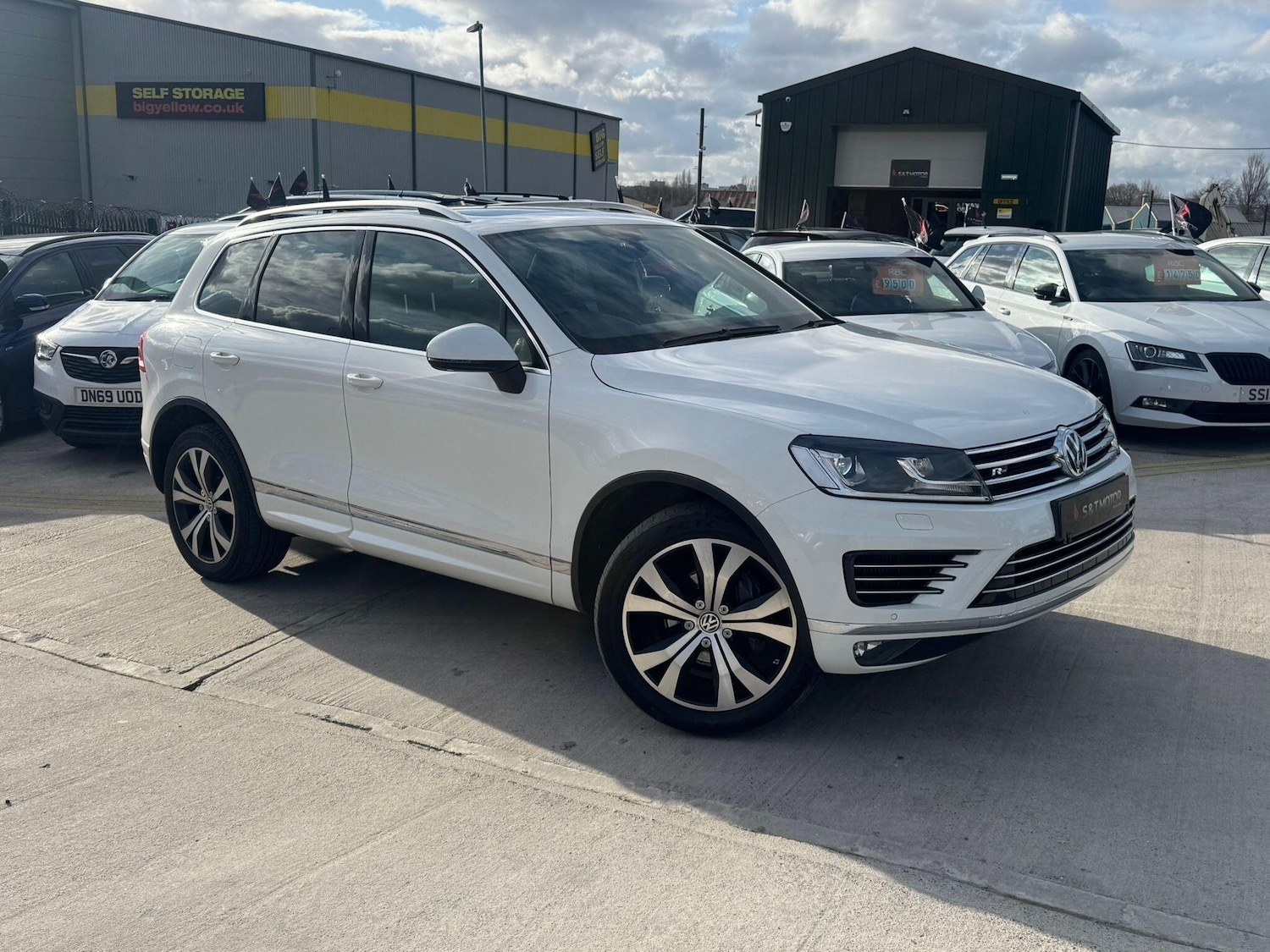 Used Volkswagen Touareg 2015 for sale - 77892202: Photo 2