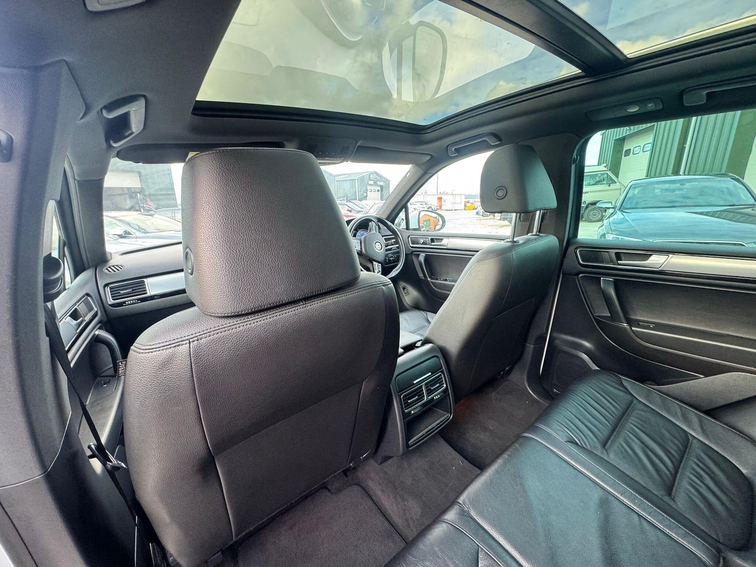 Used Volkswagen Touareg 2015 for sale - 77892202: Photo 25