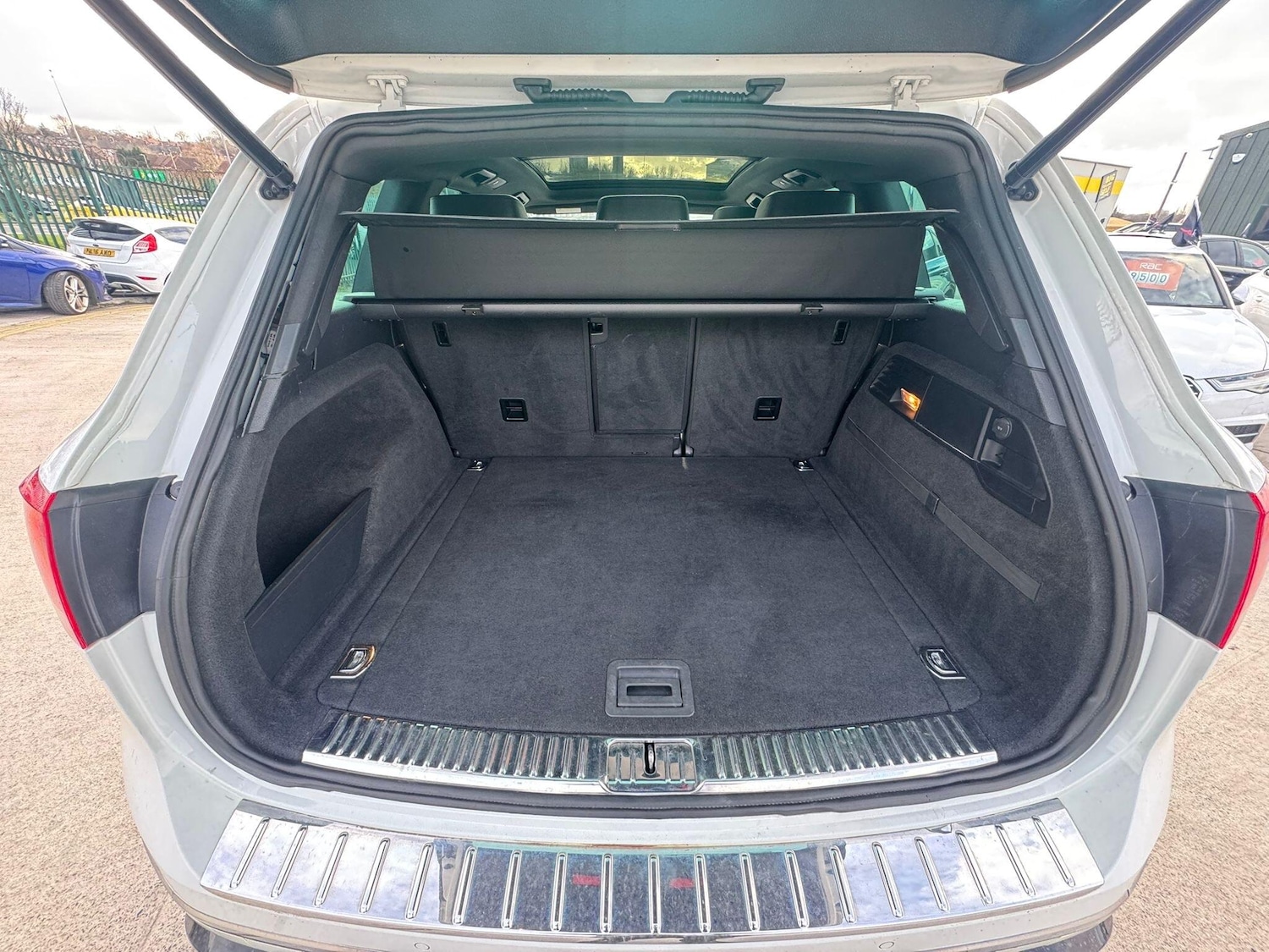 Used Volkswagen Touareg 2015 for sale - 77892202: Photo 26