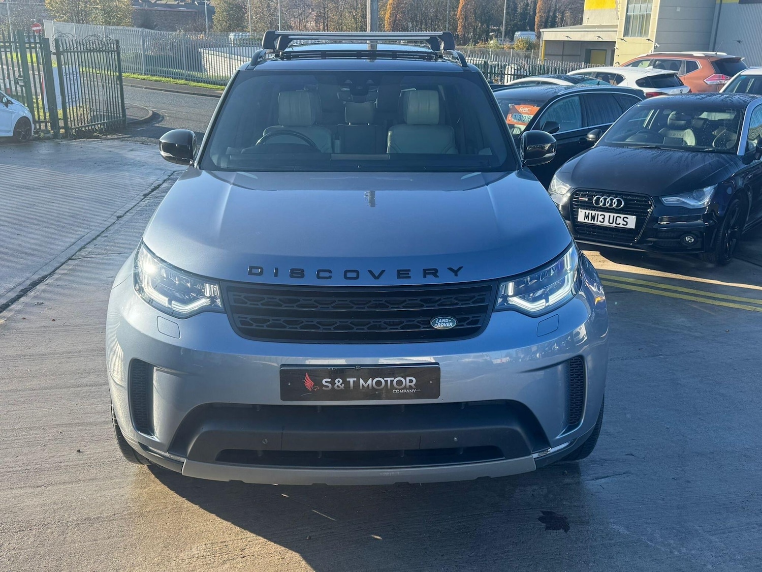 Used Land Rover Discovery 2018 for sale - 76550291: Photo 2