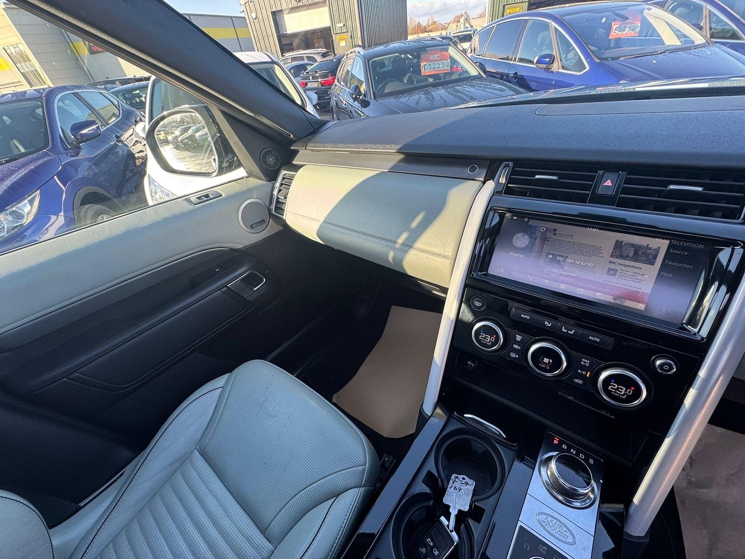 Used Land Rover Discovery 2018 for sale - 76991960: Photo 30