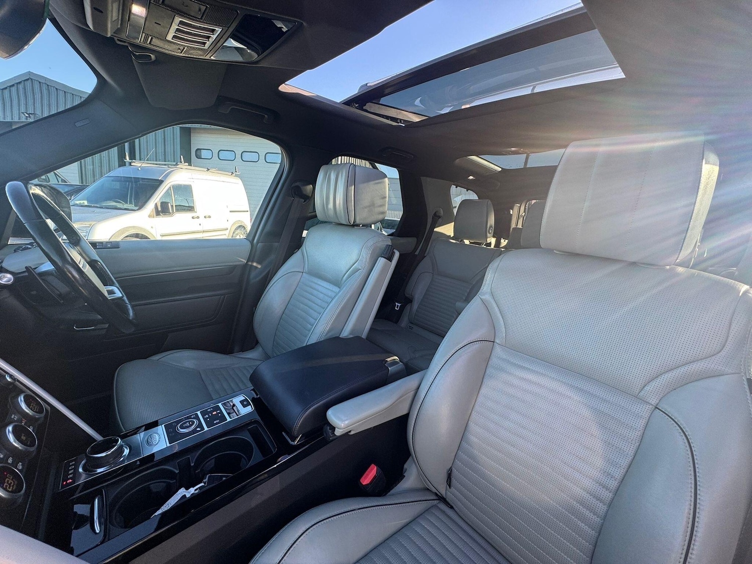 Used Land Rover Discovery 2018 for sale - 76991960: Photo 31