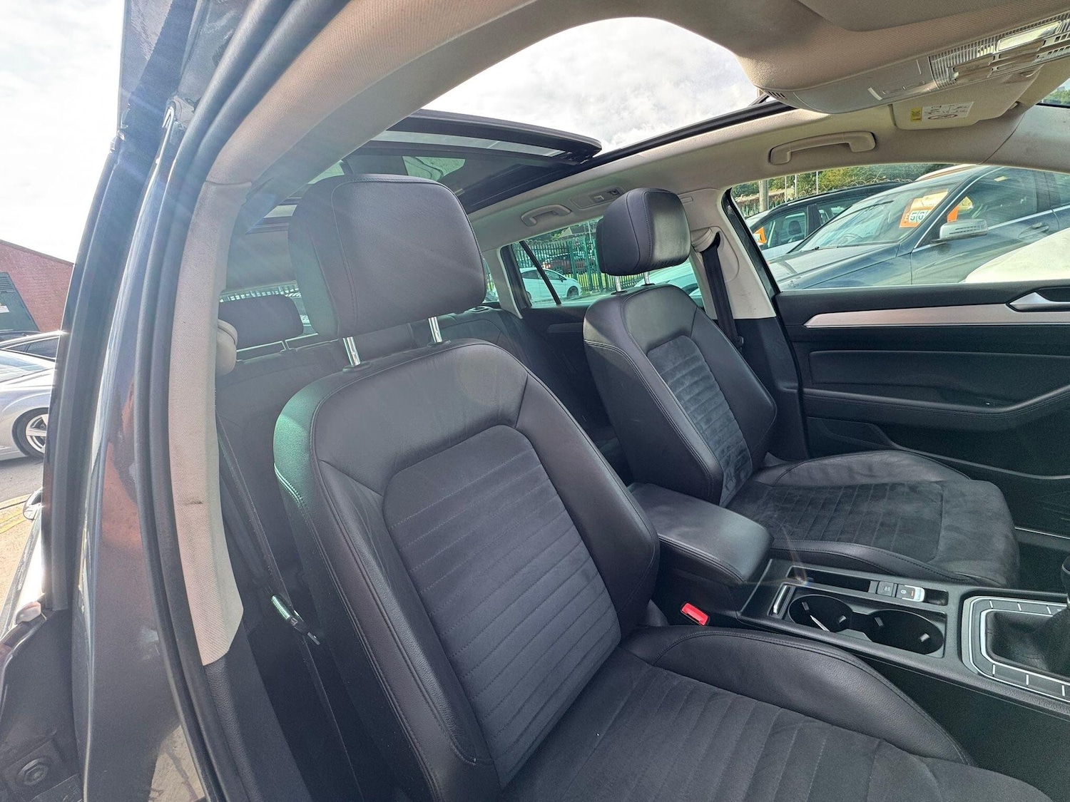 Used Volkswagen Passat for sale - 76990760: Photo 27