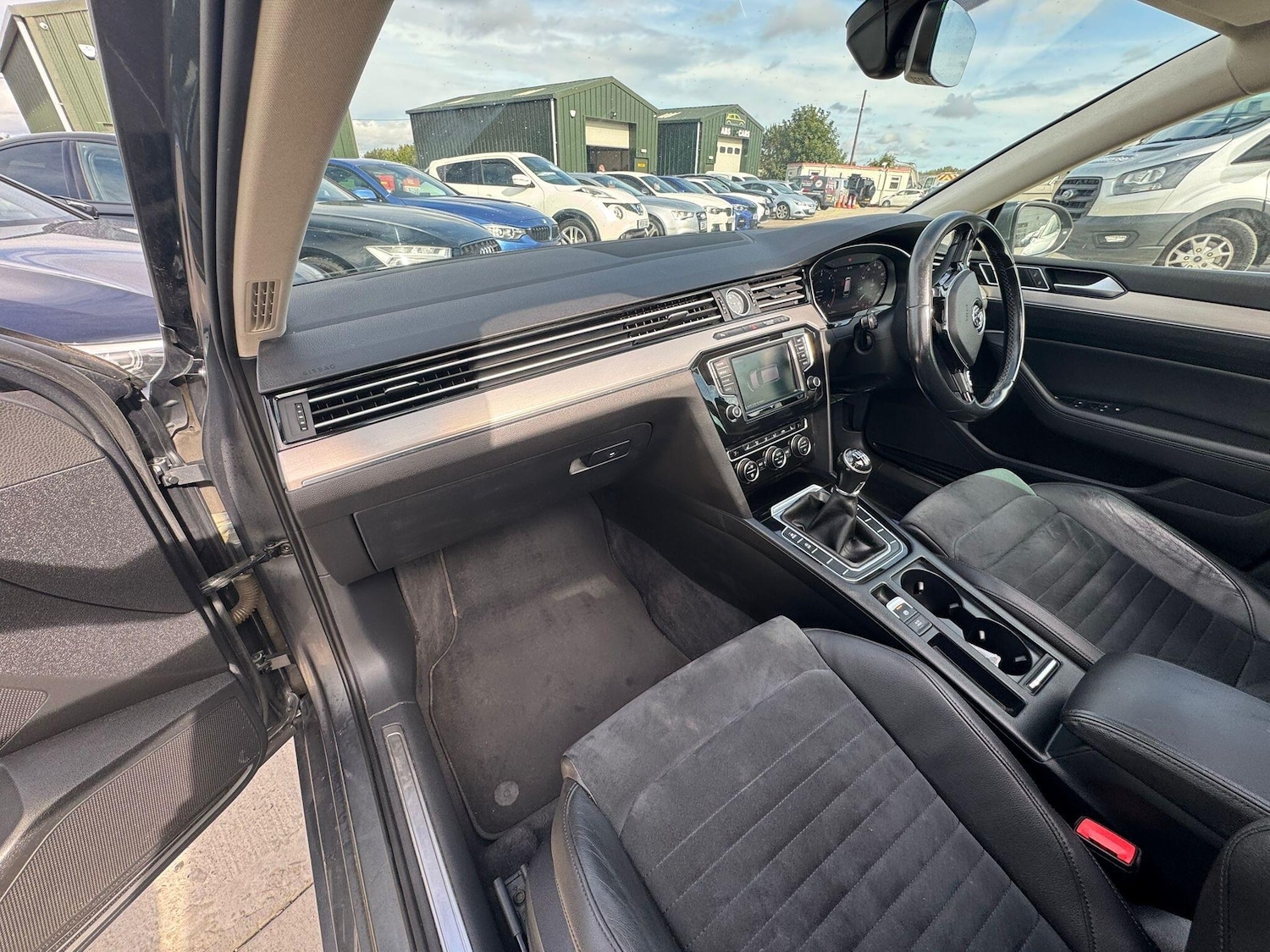 Used Volkswagen Passat for sale - 76990760: Photo 28