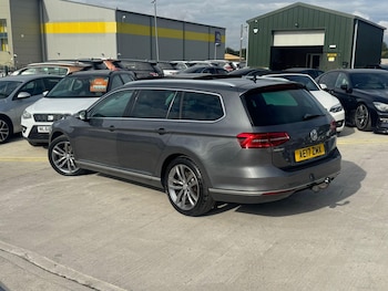 Used Volkswagen Passat 2017 for sale - 76990760: Photo