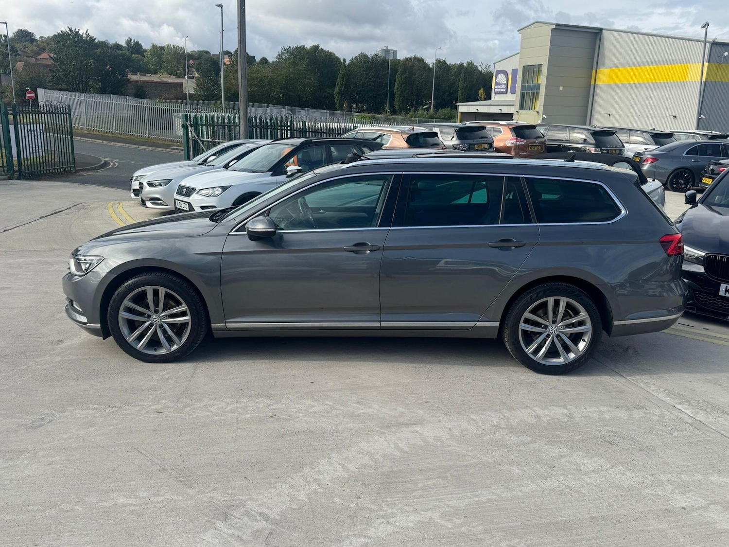 Used Volkswagen Passat for sale - 76990760: Photo 8