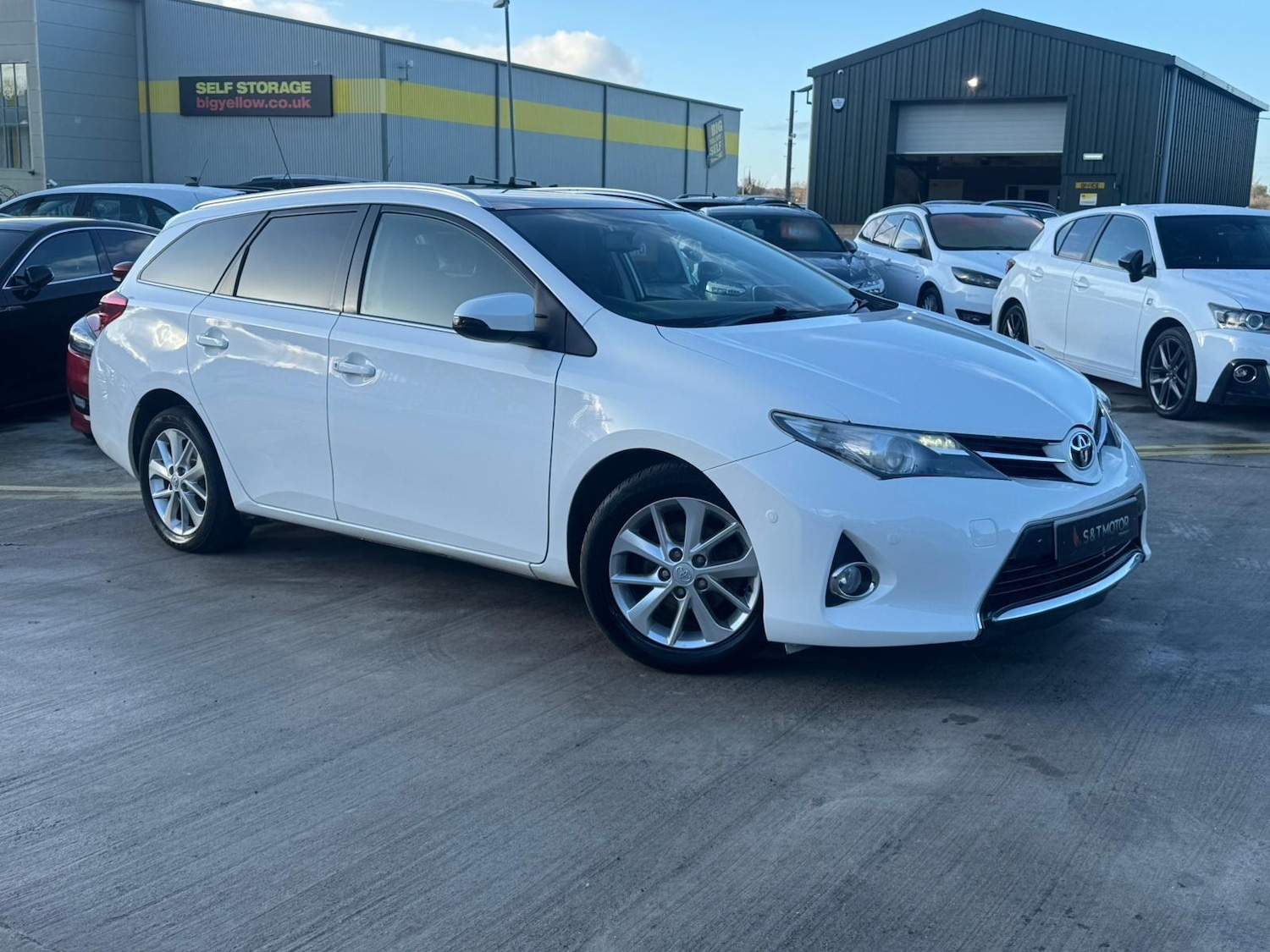 Used Toyota Auris 2013 for sale - 76802235: Photo 2