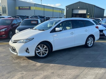 Used Toyota Auris 2013 for sale - 76802235: Photo