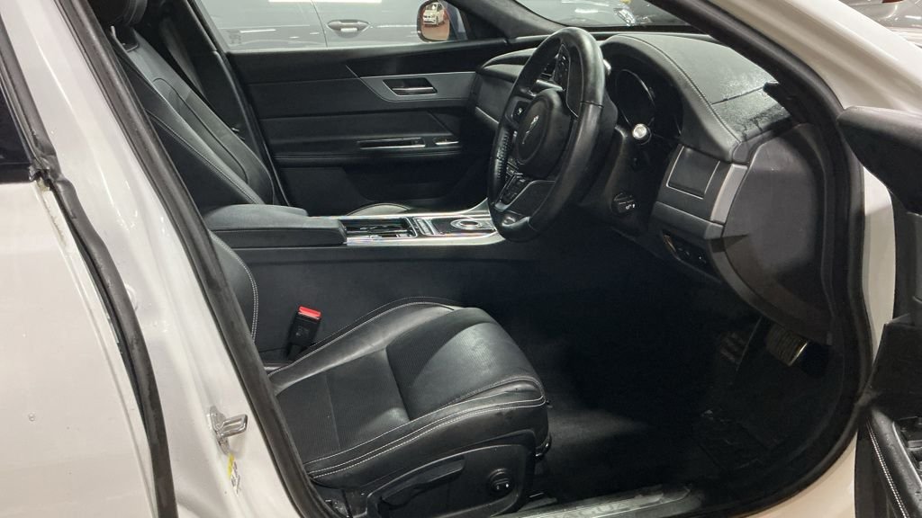 Used Jaguar XF 2019 for sale - 76901178: Photo 2