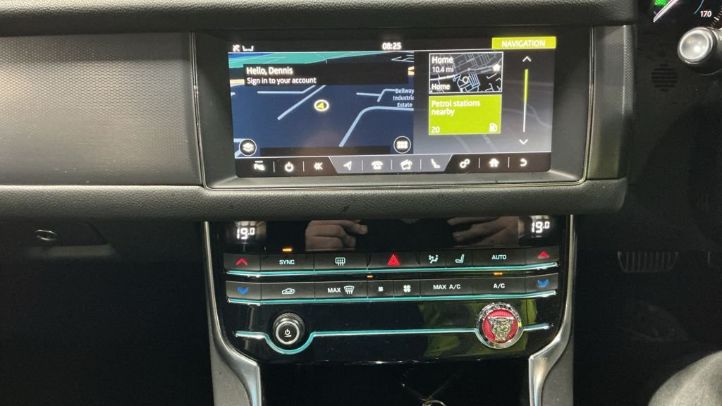 Used Jaguar XF 2019 for sale - 76901178: Photo 3