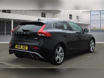 Used Volvo V40 2018 for sale - 77072696: Photo