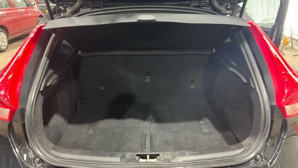 Used Volvo V40 2018 for sale - 77072696: Photo 9