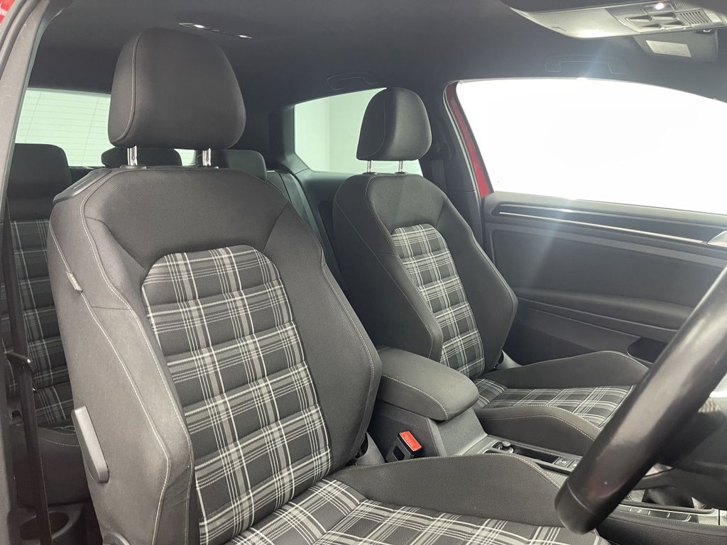 Used Volkswagen Golf 2016 for sale - 77383739: Photo 2