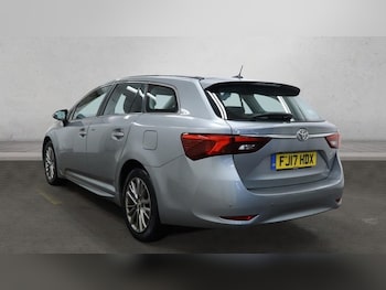 Used Toyota Avensis 2017 for sale - 76731262: Photo