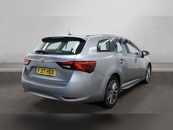 Used Toyota Avensis 2017 for sale - 76731262: Photo