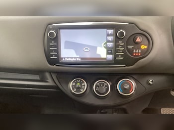 Used Toyota Yaris 2018 for sale - 79584383: Photo