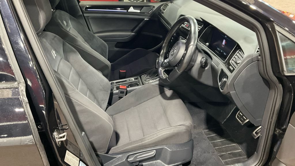 Used Volkswagen Golf 2020 for sale - 76132779: Photo 2