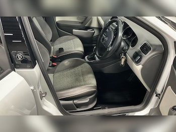 Used Volkswagen Polo 2017 for sale - 76356462: Photo